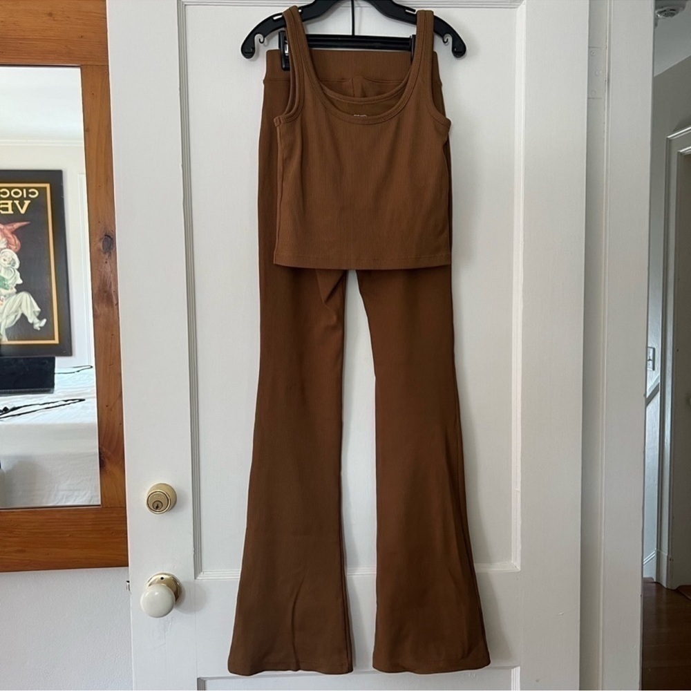 NYLORA Cropped Rib Knit Tank Top - Picture 5 of 5